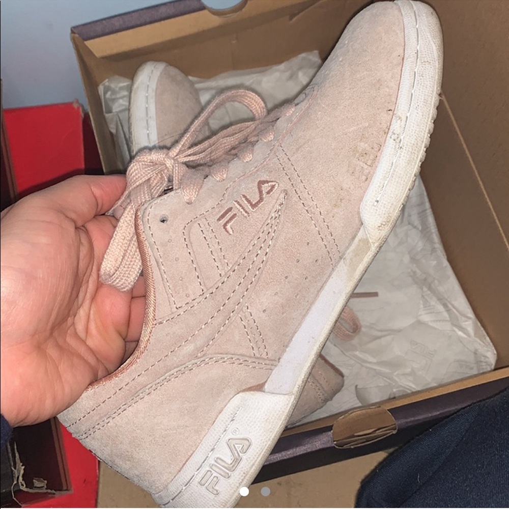 Pink filas